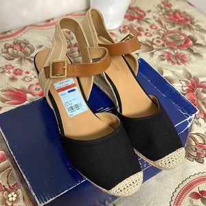 Brand new wedge. Size 8.5